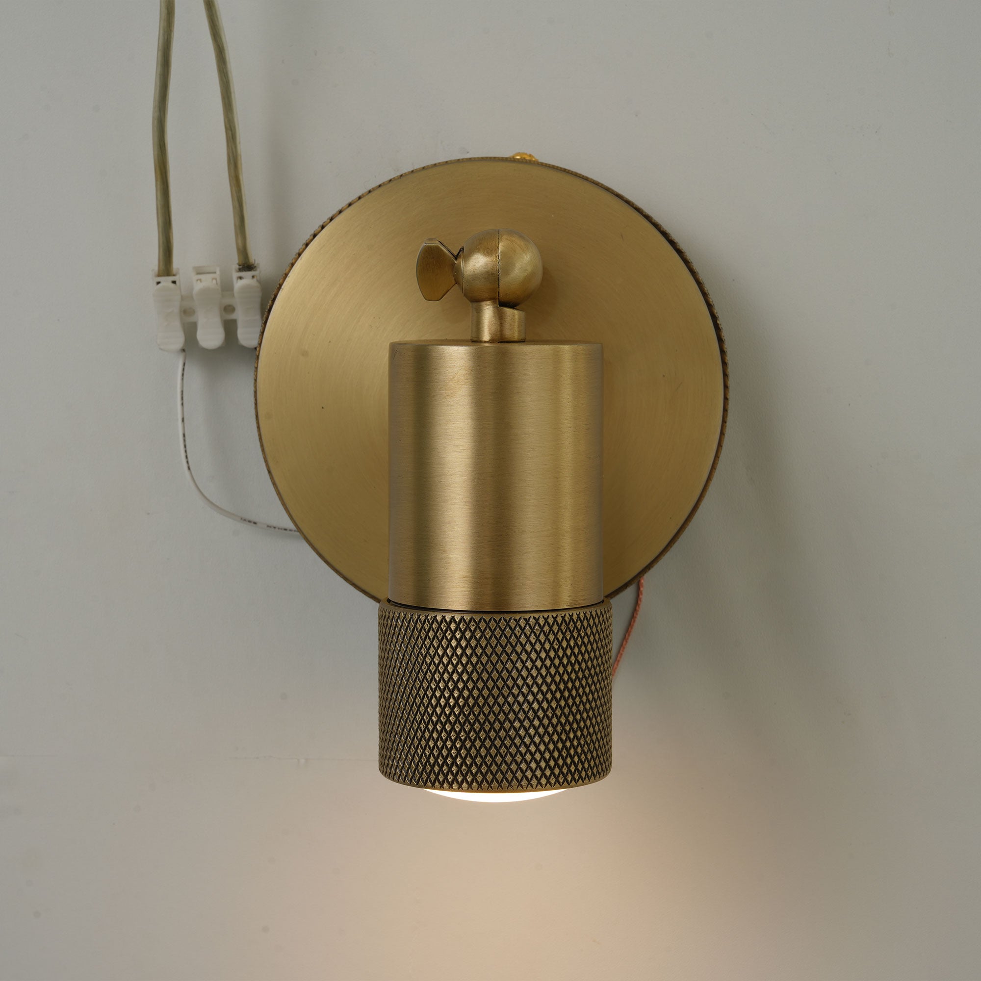 Ginpok Metal Wall Sconce
