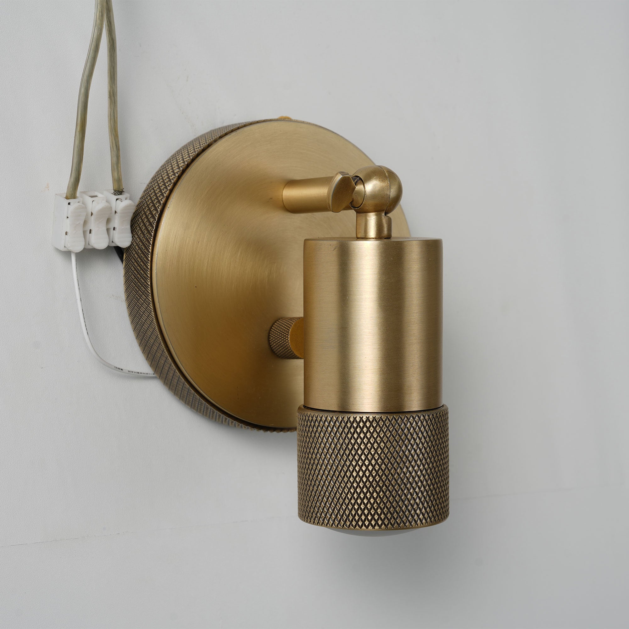 Ginpok Metal Wall Sconce