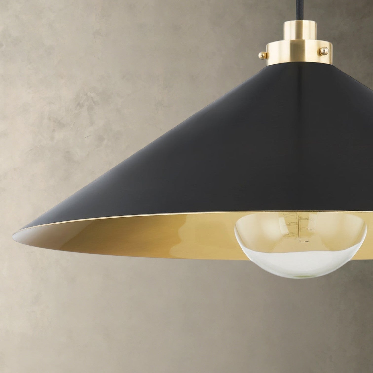 Clivedon Pendant