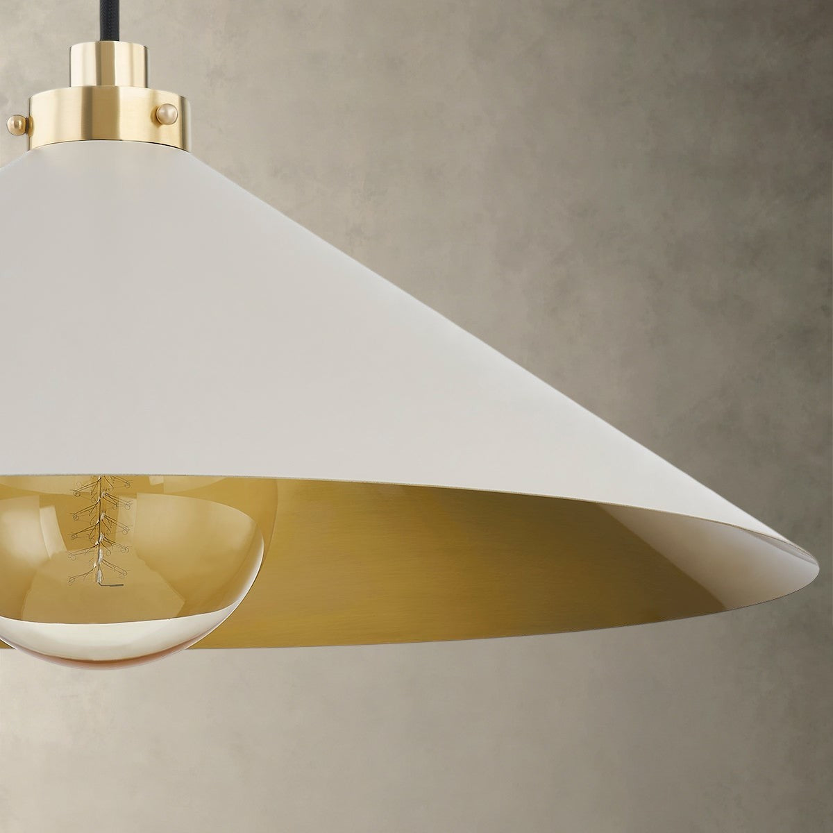 Clivedon Pendant