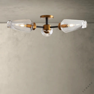 LUMENS LAMP Arrow 系列吸顶灯，采用黄铜饰面和不对称线性设计，配有三个透明玻璃灯罩。