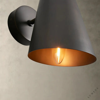 LUMENS LAMP Elih 壁灯，采用哑光古铜色饰面，圆锥形灯罩内部呈现温暖光泽，适合现代家居照明。