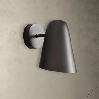 LUMENS LAMP Elih 壁灯，采用哑光古铜色饰面，具有简约的锥形灯罩设计，适合浴室或室内装饰。