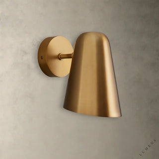 LUMENS LAMP Elih 壁灯，采用哑光黄铜饰面，具有复古漆面工艺，简约现代风格，适合浴室或室内照明。