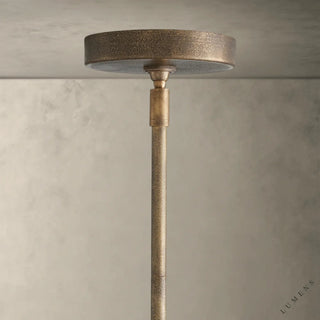 LUMENS LAMP Emmet 吊灯的古铜色金属顶盖和吊杆细节，展现出质感丰富的复古饰面。
