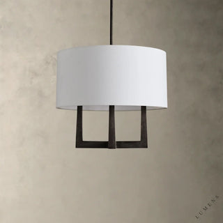 LUMENS LAMP Emmet 吊灯，采用古铜色铸黄铜框架和白色亚麻灯罩，呈现出优雅的交叉轮廓设计。