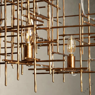 LUMENS LAMP Fritz 吊灯，采用手工锻造铁艺制成，呈现深古董金色饰面，具有独特的有机线性结构和中世纪现代风格。