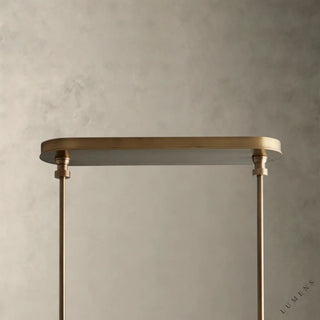 LUMENS LAMP Hastings 线性吊灯的古铜色金属顶棚和悬挂杆细节，展示其精致的复古工艺。