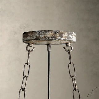 LUMENS LAMP La Cage 吊灯的做旧金属顶棚和悬挂链条细节