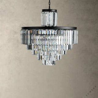 LUMENS LAMP Leyland 吊灯，采用法式装饰艺术风格，配有分层多面 K9 水晶棱镜和质朴的铁艺框架。
