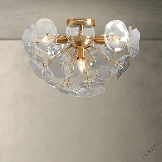 LUMENS LAMP Lily 吸顶灯，采用黄铜饰面铁艺底座，环绕 22 片透明玻璃花瓣，呈现现代优雅花朵造型。