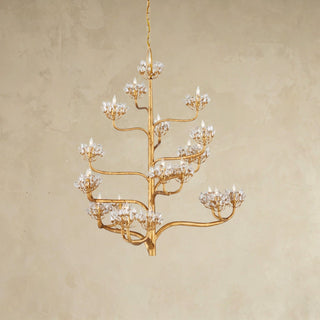 LUMENS LAMP Agave Americana 金色吊灯，采用锻铁和刻面水晶装饰，具有 22 个灯头，设计灵感源自龙舌兰植物。