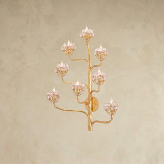 LUMENS LAMP Agave Americana 壁灯，采用深色现代金箔锻铁饰面，配有八个水晶簇灯头，呈现出沙漠植物造型。
