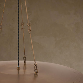 LUMENS LAMP Anoka 28英寸吊灯，采用Heritage Bronze古铜色金属饰面，配有独特的链式悬挂杆和黑色扭纹织物电线。