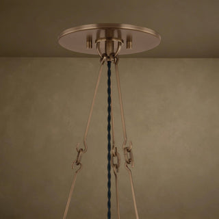 LUMENS LAMP Anoka 吊灯的复古青铜色金属杆悬挂系统，配有黑色扭纹织物电线和装饰性球体细节。