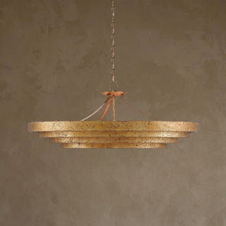 LUMENS LAMP Belle 金色吊灯，采用同心圆锻铁框架，饰有复古金箔工艺，呈现现代优雅风格。