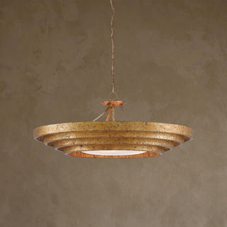 LUMENS LAMP Belle 金色吊灯，采用同心圆锻铁框架和复古金箔饰面，呈现现代风格。