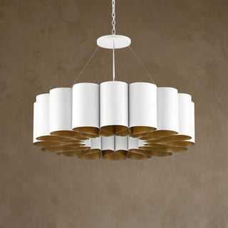 LUMENS LAMP Chauveau 吊灯，采用珍珠白锻铁波浪带设计，内部饰有现代金色叶片，呈现优雅的圆形外观。