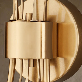 LUMENS LAMP Foliatura 壁灯，采用复古黄铜饰面金属，具有装饰艺术风格的叶片细节和圆形底座。