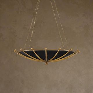 LUMENS LAMP Fontaine 吊灯，采用锻铁材质，结合哑光黑与古董金叶饰面，展现好莱坞风格的奢华设计。