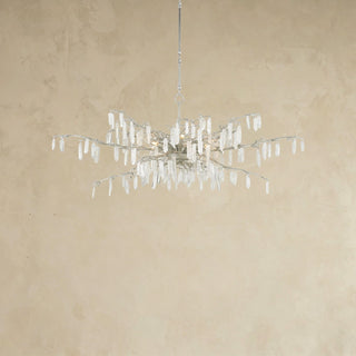 LUMENS LAMP Forest Dawn 银色吊灯，采用锻铁材质，装饰有天然石英水晶，呈现出优雅的树枝状设计。