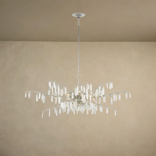 LUMENS LAMP Forest Dawn 银色吊灯，采用锻铁材质，装饰有天然石英水晶，呈现出精致的树枝状设计。