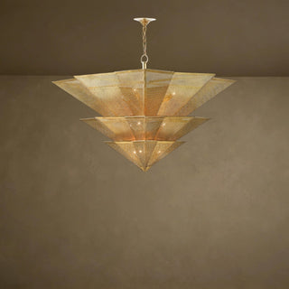 LUMENS LAMP Hanway 金色吊灯，采用穿孔锻铁板制成，具有复古金箔饰面和独特的工业风格分层设计。