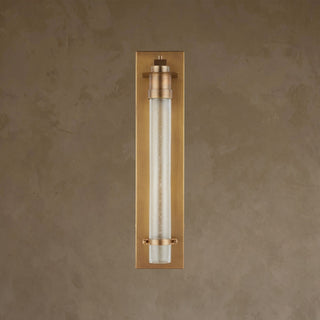 LUMENS LAMP Provence 户外壁灯，采用黄铜材质，配有长条形种子玻璃灯罩，呈现现代简约风格。