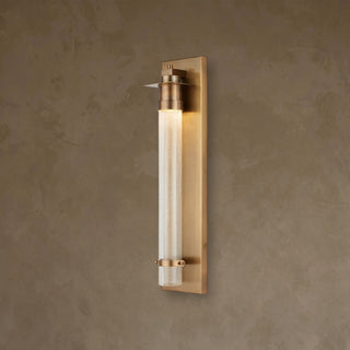 LUMENS LAMP Provence 黄铜户外壁灯，采用哑光黑色饰面和带纹理的种子玻璃灯管，设计现代且适合潮湿环境。