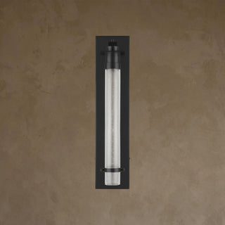 LUMENS LAMP Provence 哑光黑色黄铜户外壁灯，配有纹理种子玻璃灯罩，适合露台和门廊照明。