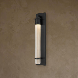 LUMENS LAMP Provence 户外壁灯，采用哑光黑色黄铜材质，配有带纹理的种子玻璃灯管，适合门廊照明。