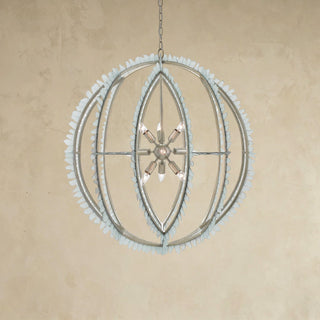 LUMENS LAMP Saltwater 球形吊灯，采用锻铁框架和磨砂再生海玻璃装饰，呈现当代银箔饰面。