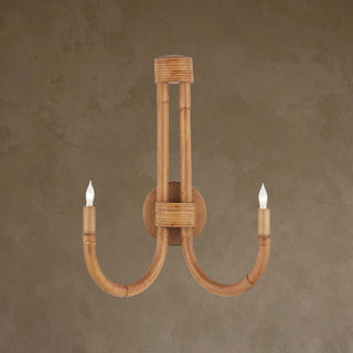 LUMENS LAMP Samsara 壁灯，采用天然藤条和锻铁制成，具有双灯头设计和马鞍棕色饰面，展现海岸风格。