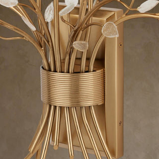LUMENS LAMP Star Magnolia 壁灯，采用古董黄铜饰面金属和手工制作的透明压制玻璃叶片，展现精致花卉艺术风格。