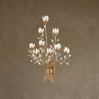 LUMENS LAMP Star Magnolia 壁灯，采用古董黄铜饰面金属、白色花朵和手工压制玻璃叶片，具有 10 个向上照明灯头。