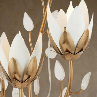 LUMENS LAMP Star Magnolia 壁灯，采用古董黄铜饰面金属、白色花瓣和手工压制玻璃叶片，呈现优雅花卉艺术风格。