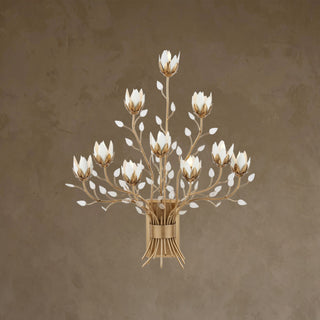 LUMENS LAMP Star Magnolia 壁灯，采用古董黄铜饰面，带有白色花朵和手工压制玻璃叶片，10灯设计。