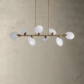 LUMENS LAMP Lyla 线性吊灯，采用黄铜金属框架和手工吹制半透明玻璃花瓣状装饰，设计优雅现代。