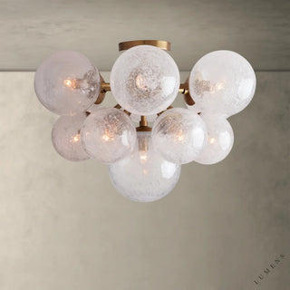 LUMENS LAMP Mandoza 嵌入式吸顶灯，采用黄铜底座和多个带有气泡纹理的手工吹制玻璃球灯罩，营造工业风照明效果。