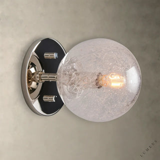LUMENS LAMP Mandoza 壁灯，配有抛光镍饰面底座和手工吹制气泡玻璃球灯罩，散发工业风与乡村魅力。