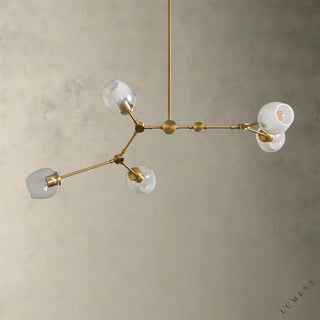 LUMENS LAMP Noella 吊灯，采用哑光黄铜钢制框架和手工吹制渐变色玻璃球罩，设计现代优雅。