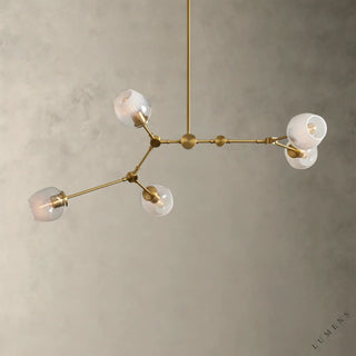 LUMENS LAMP Noella 吊灯，采用哑光黄铜钢制框架和手工吹制渐变色玻璃球罩，设计现代优雅。